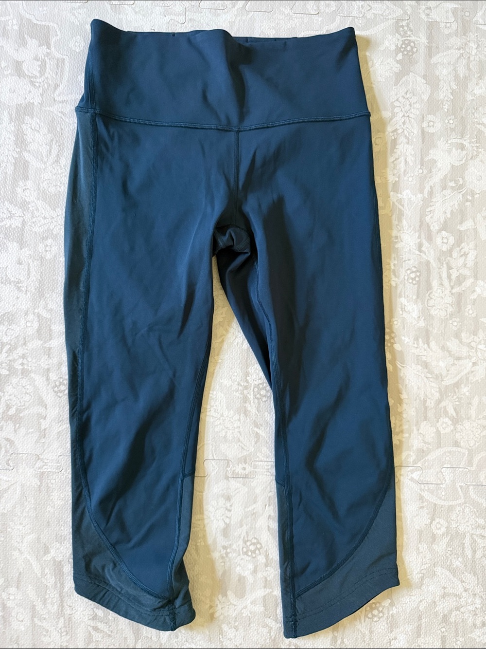 lululemon Size 8 Dark Teal Cropped Leggings